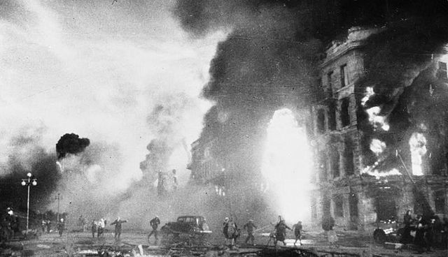 File:Bundesarchiv Bild 183-B0130-0050-004, Russland, Kesselschlacht Stalingrad.jpg