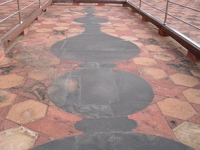 File:TajFinialTiling.jpg