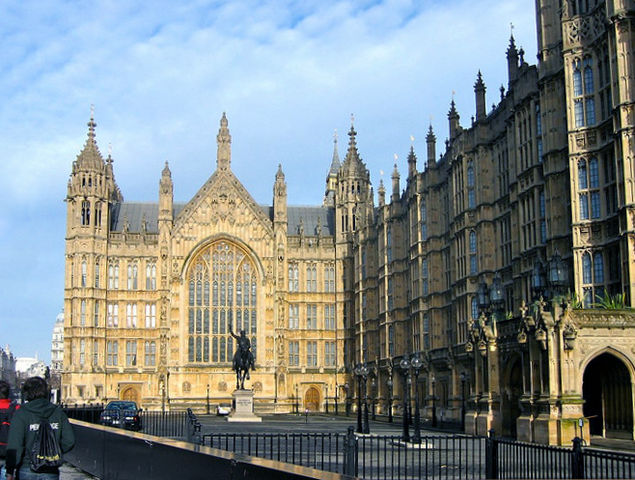 File:Old Palace Yard wide view.jpg