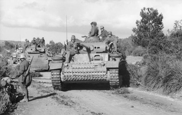 File:Bundesarchiv Bild 101I-788-0006-16, Nordafrika, Panzer III.jpg