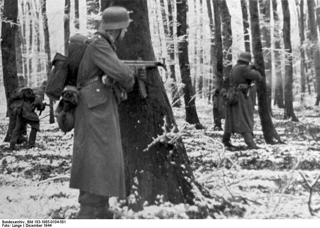 File:Bundesarchiv Bild 183-1985-0104-501, Ardennenoffensive, Grenadiere in Luxemburg.jpg
