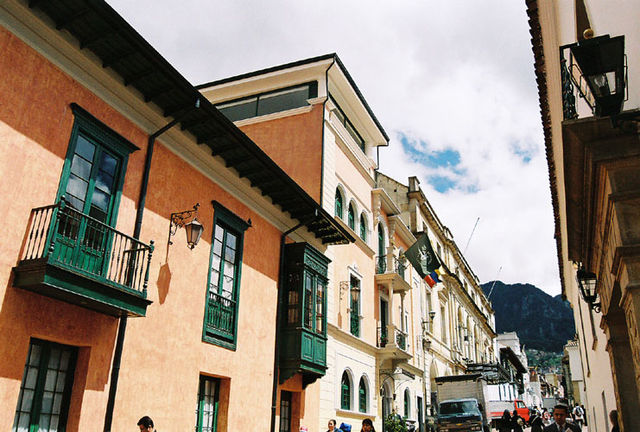 File:Street in Bogota.jpg