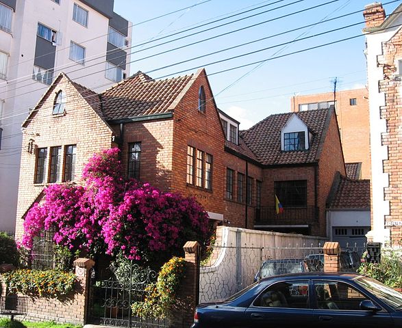 File:Casa en Chapinero Alto; Bogot&aacute;.jpg
