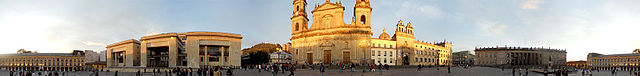 File:PanoramaPlacaBolivarBogota.jpg