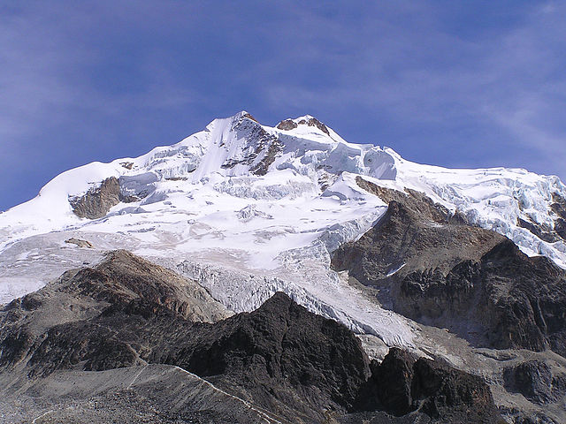 File:Huayna Potos&iacute; La Paz - Bolivia.jpg