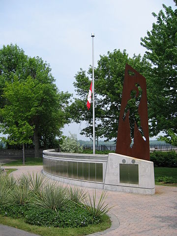File:Mac-pap monument ottawa.jpg
