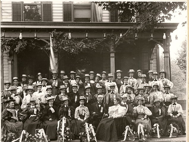 File:Flower delegation.jpg
