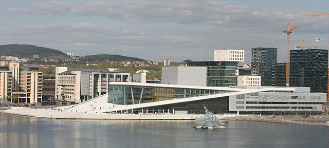File:Oslo Opera She Lies.jpg