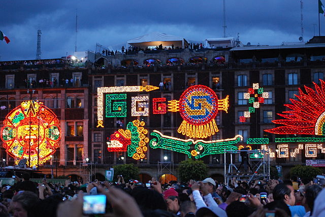 File:LitDecorationsWestZocaloGrito2010.JPG