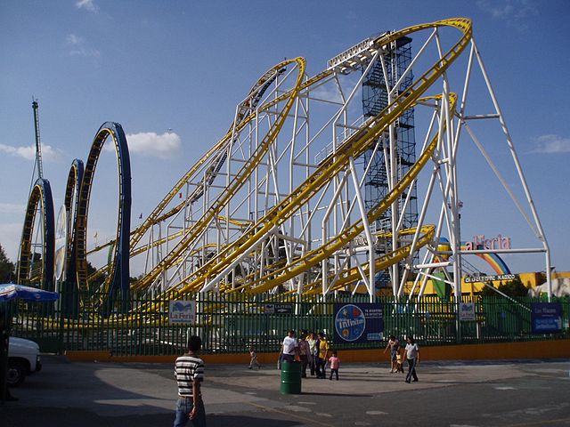 File:Monta&ntilde;a Infinitum en La Feria Chapultepec M&aacute;gico.JPG
