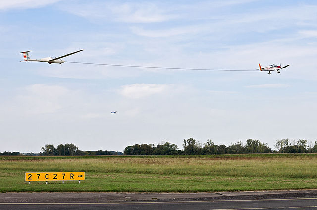 File:Aerotowing glider remorquage planeur.jpg
