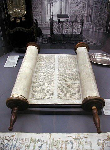 File:K&ouml;ln-Tora-und-Innenansicht-Synagoge-Glockengasse-040.JPG