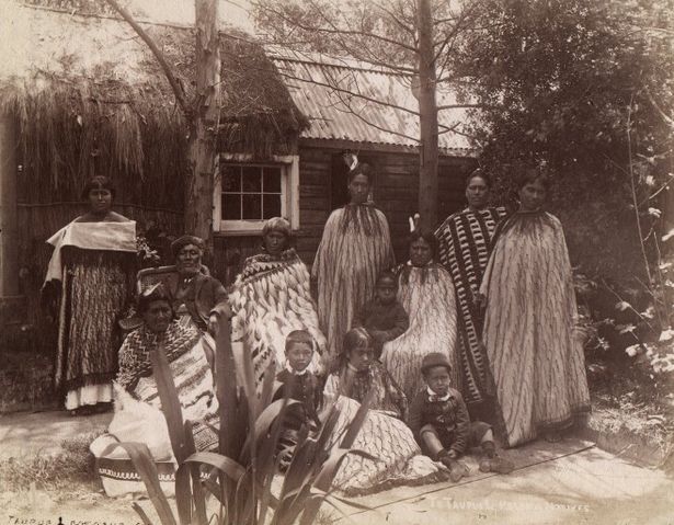 File:Famille Maori 1998-1361-139.jpg