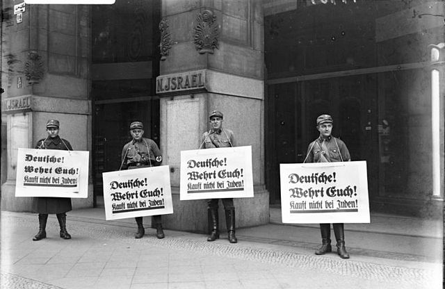 File:Bundesarchiv Bild 102-14469, Berlin, Boykott-Posten vor jüdischem Warenhaus.jpg