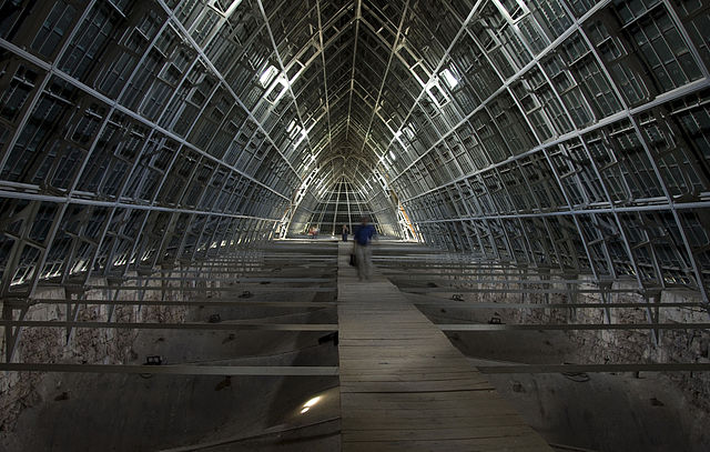 File:Chartres roof space the Charpente de Fer.jpg