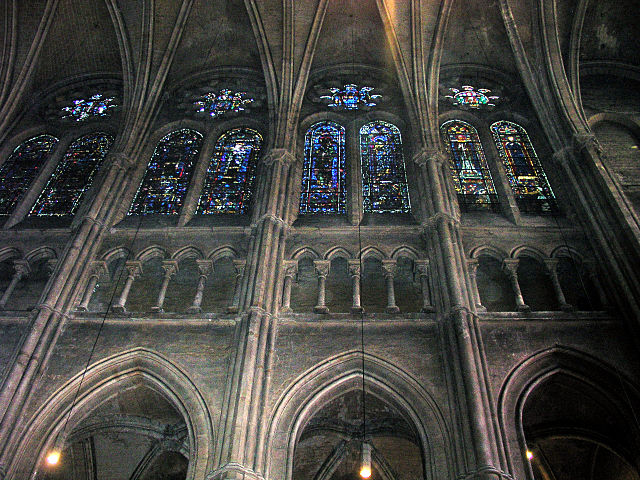 File:Triforium Chartres.jpg