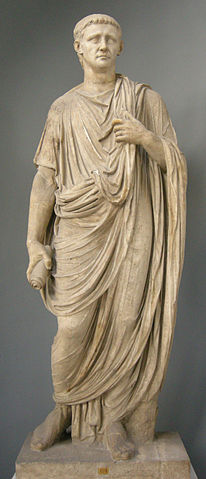 File:Togato con tesa dell'imperatore claudio, inv. 2221.JPG