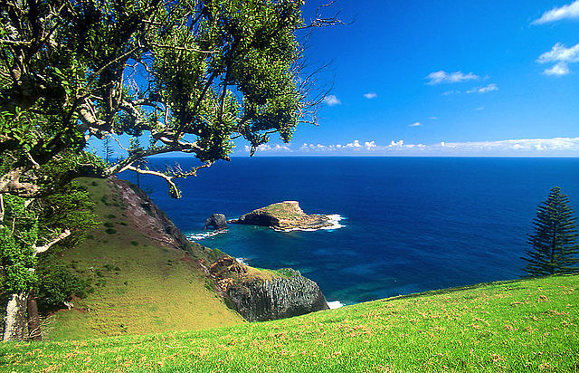 File:Norfolk Island Bird Rock.jpg