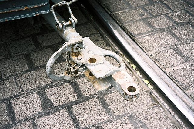 File:Strassenbahn Albertkupplung.jpeg