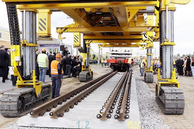 File:Nutiesti pirmieji Rail baltica bėgiai.JPG