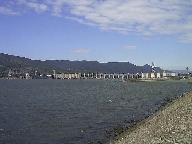 File:IJzeren Poort Stuwdam.JPG