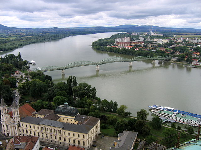 File:M&aacute;ria Val&eacute;ria&acute;s bridge.jpg