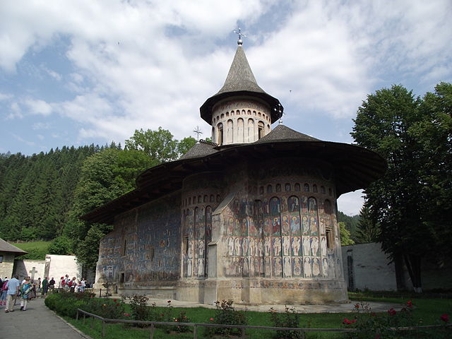 File:02 Manastirea Voronet.jpg