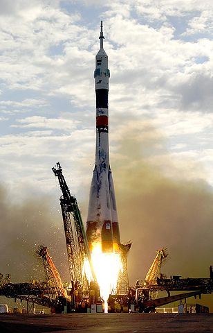 File:Soyuz TMA-2 launch.jpg