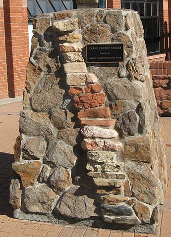 File:Grand-canyon-stones.jpg