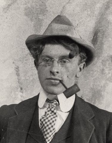 File:Pfeifenraucher.jpg