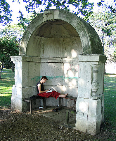 File:London bridge alcove.jpg