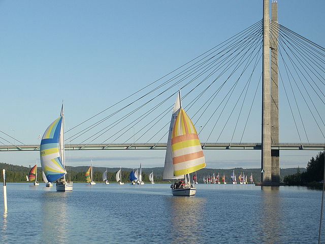 File:Kärkinen bridge during Päijännepurjehdus 2007.jpg