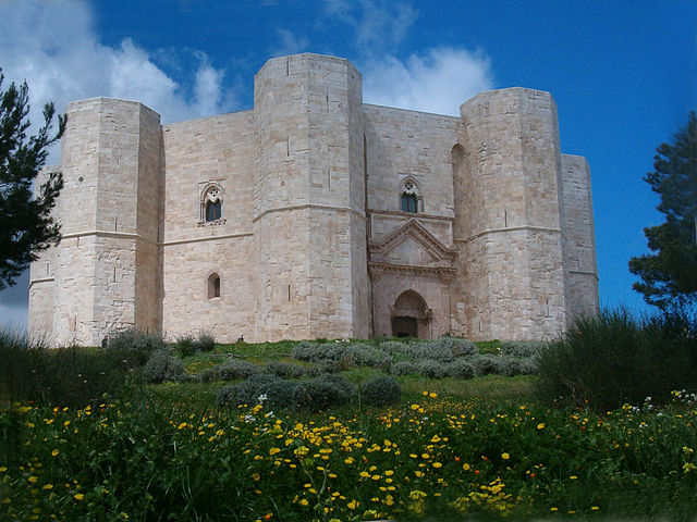 File:Castel del Monte giu06 001.jpg