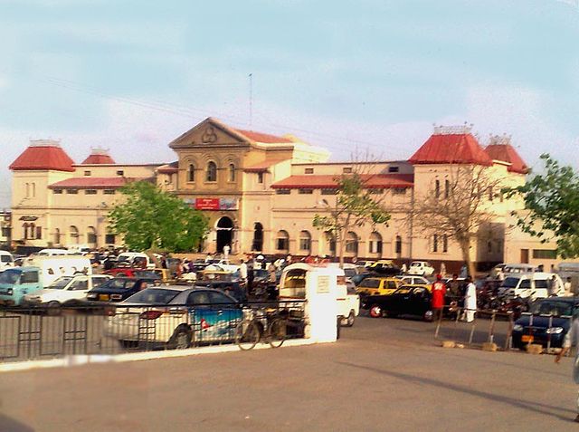 File:Karachi Cantt Train Railway Station.jpg