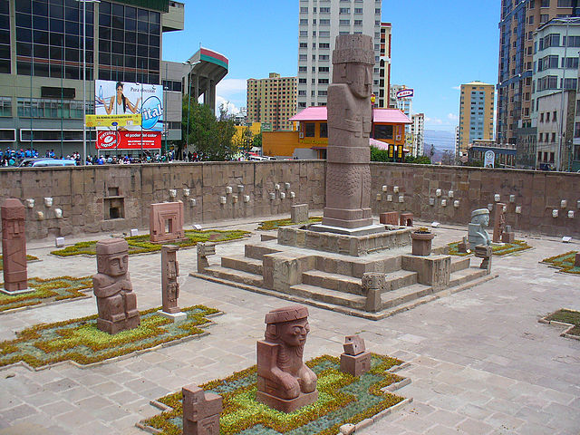 File:Monolitos Miraflores La Paz Bolivia.jpg