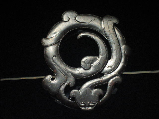 File:Huan in shape of a coiled serpent.jpg