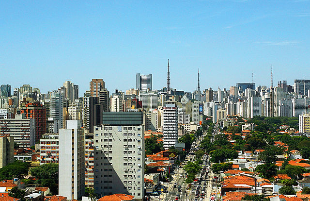 File:Avenida Rebou&ccedil;as.jpg