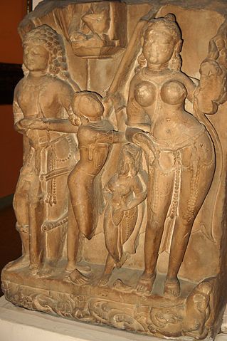 File:GoddessGangaInTribhangaWithRetinue.JPG