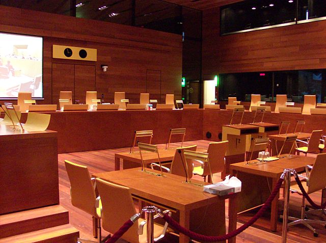 File:Sitzungssaal EuGH.jpg