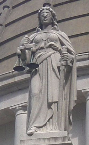 File:HK Central Statue Square Legislative Council Building n Themis s.jpg