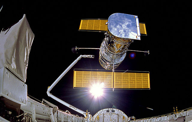 File:1990 s31 IMAX view of HST release.jpg