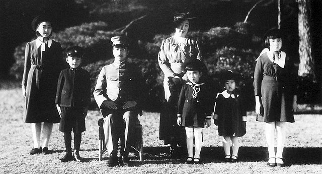 File:Showa-family1941 12 7.jpg