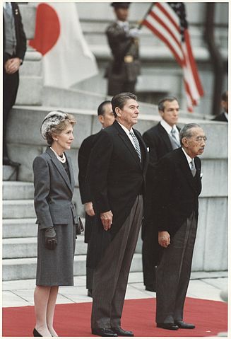File:Photograph of The Reagans and Japanese Emperor Hirohito, Tokyo, Japan - NARA - 198544.jpg