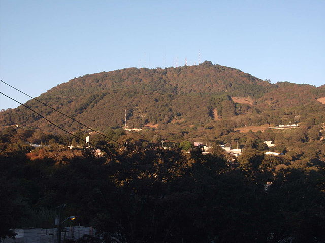 File:Cerroalux2009.jpg