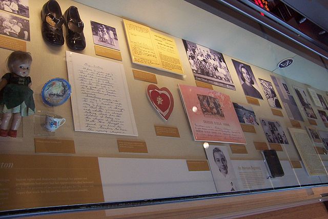 File:HRCEarlyYearsExhibitClintonPresidentialCenter.jpg