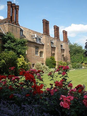 File:Pembroke College Gardens.jpg