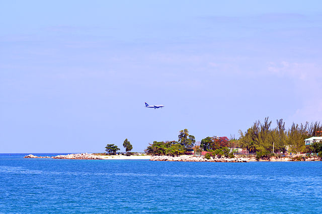 File:Montego Bay plane Photo D Ramey Logan.jpg