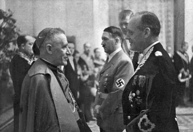 File:Bundesarchiv Bild 183-H26878, Berlin, Neujahrsempfang in der neuen Reichskanzlei.jpg