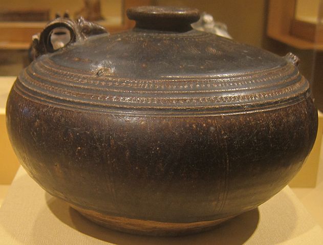 File:Ewer from Cambodia, Angkorian era, 12th century, glazed stoneware, HAA.JPG