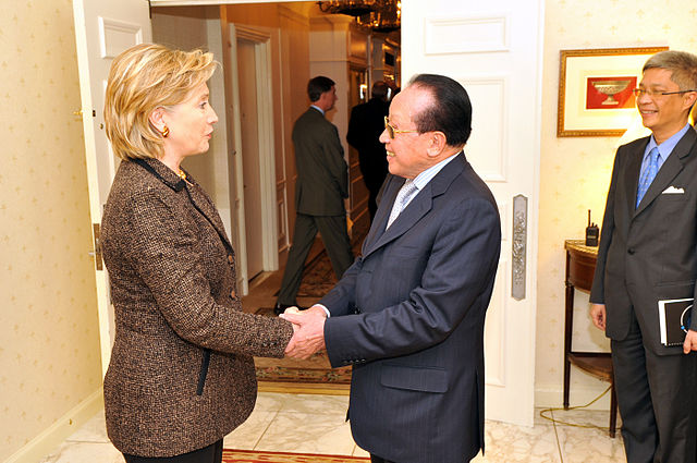 File:Hillary Clinton and Hor Namhong.jpg